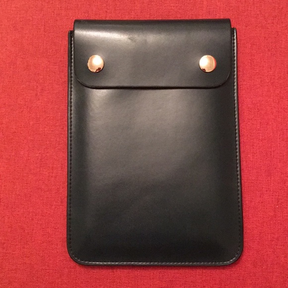 Green leather tech iPad tablet sleeve - Picture 2 of 7